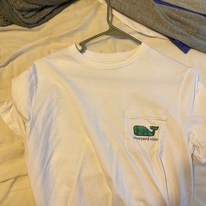 Vineyard vines t shirt